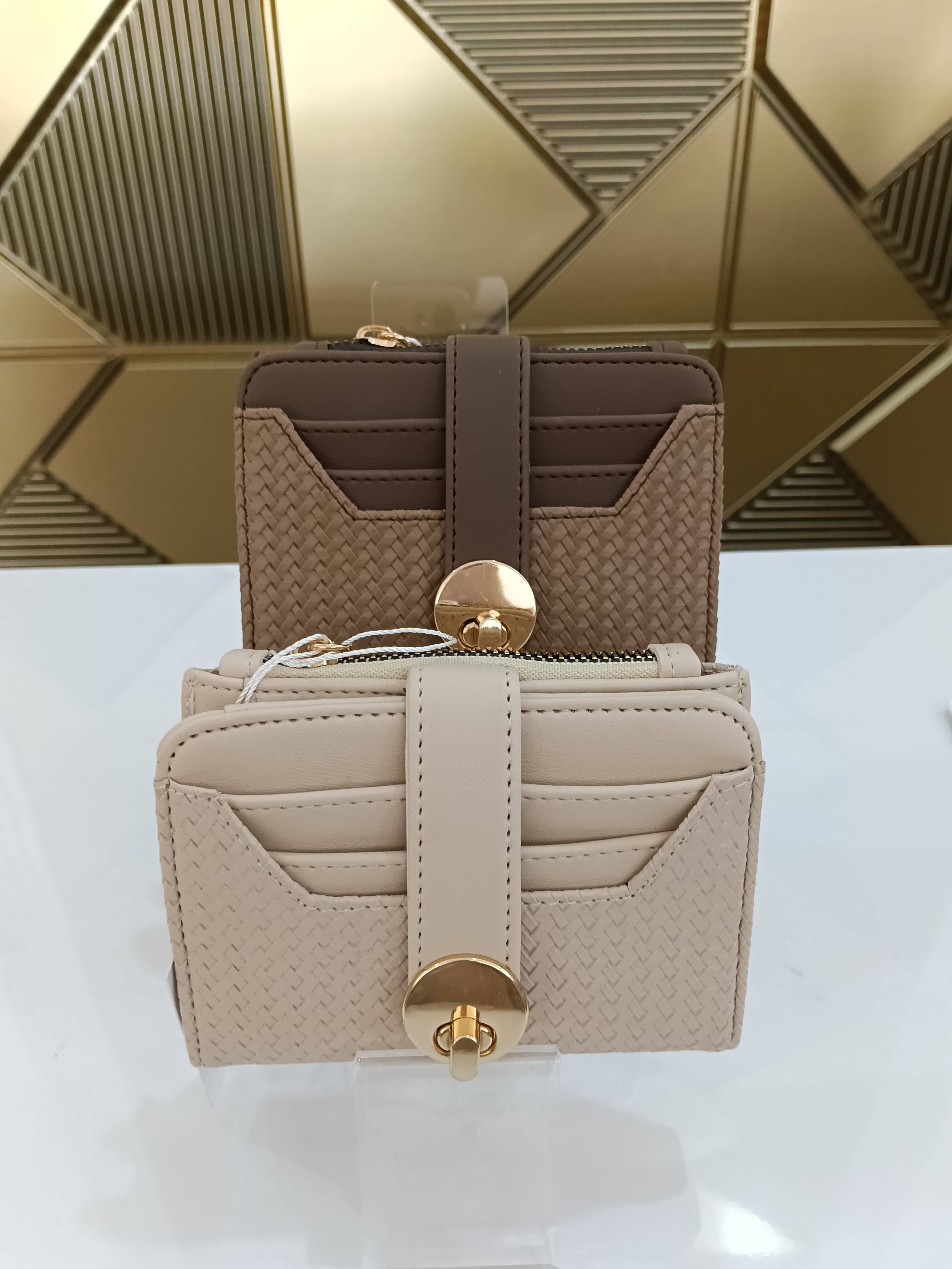 Dompet anyam